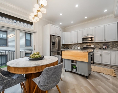 942 W Hubbard Street - Photo Thumbnail 9