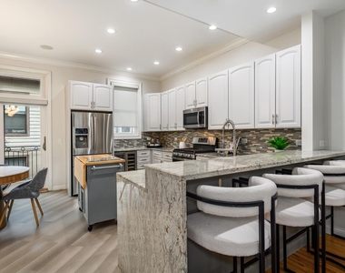 942 W Hubbard Street - Photo Thumbnail 6