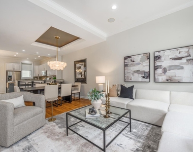 942 W Hubbard Street - Photo Thumbnail 4