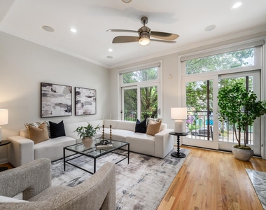 942 W Hubbard Street - Photo Thumbnail 3