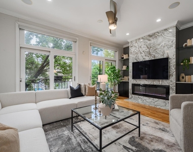 942 W Hubbard Street - Photo Thumbnail 2