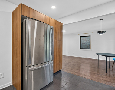 1622 Dempster Street - Photo Thumbnail 2