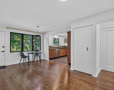 1622 Dempster Street - Photo Thumbnail 9