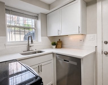 6019 N Fairfield Avenue - Photo Thumbnail 3