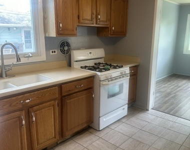 353 Westgate Drive - Photo Thumbnail 9
