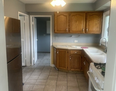 353 Westgate Drive - Photo Thumbnail 10