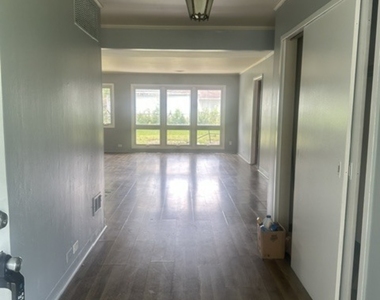 353 Westgate Drive - Photo Thumbnail 2