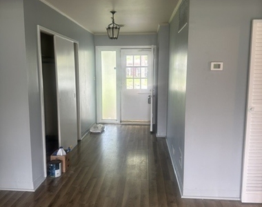 353 Westgate Drive - Photo Thumbnail 3