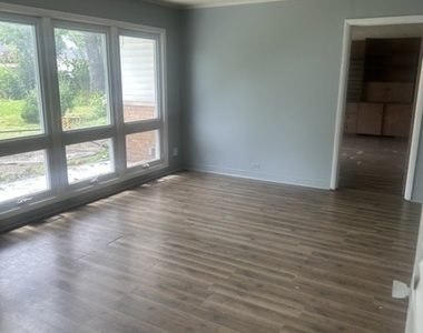 353 Westgate Drive - Photo Thumbnail 5