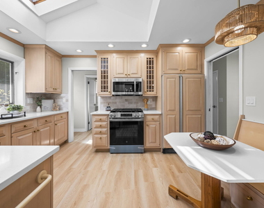 320 Main Street - Photo Thumbnail 5