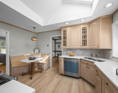320 Main Street - Photo Thumbnail 8