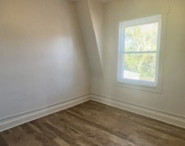 4232 N Mulligan Avenue - Photo Thumbnail 3