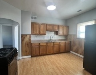 4232 N Mulligan Avenue - Photo Thumbnail 5