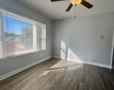 4232 N Mulligan Avenue - Photo Thumbnail 4