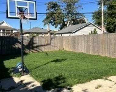 4232 N Mulligan Avenue - Photo Thumbnail 7