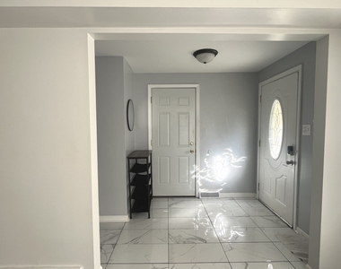 7934 S Komensky Avenue - Photo Thumbnail 3