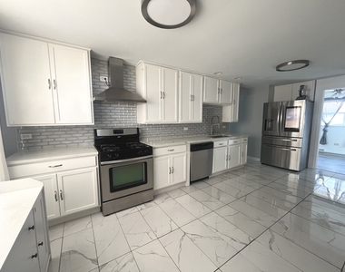 7934 S Komensky Avenue - Photo Thumbnail 14