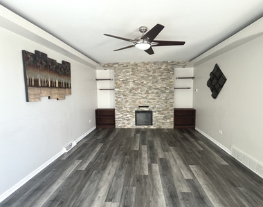 7934 S Komensky Avenue - Photo Thumbnail 1