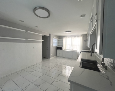 7934 S Komensky Avenue - Photo Thumbnail 11