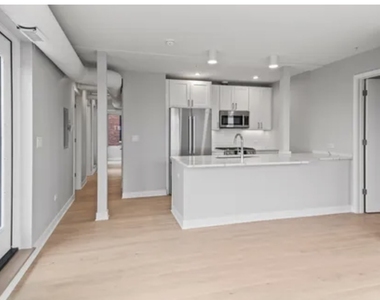 4637 N Ashland Avenue - Photo Thumbnail 2
