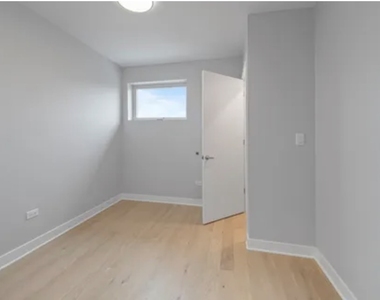 4637 N Ashland Avenue - Photo Thumbnail 8