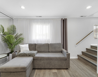 1846 Wesley Avenue - Photo Thumbnail 4