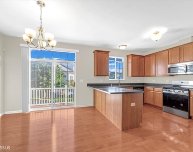 1717 Maple Avenue - Photo Thumbnail 5