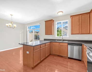 1717 Maple Avenue - Photo Thumbnail 4