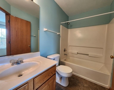 1804 Parkside Drive - Photo Thumbnail 8