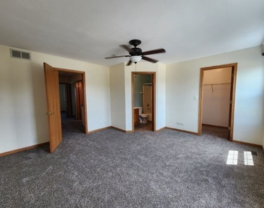 1804 Parkside Drive - Photo Thumbnail 7