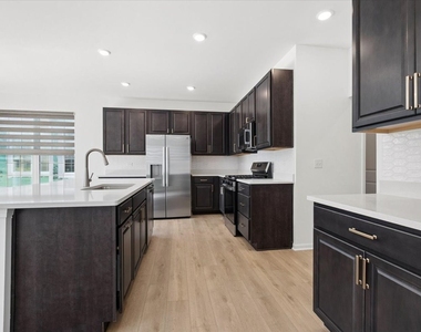 15042 S Darr Drive - Photo Thumbnail 2