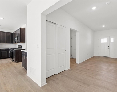 15042 S Darr Drive - Photo Thumbnail 6