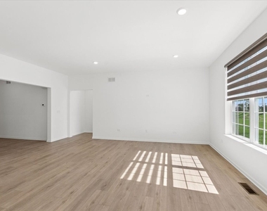 15042 S Darr Drive - Photo Thumbnail 5