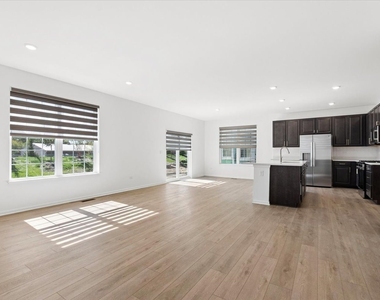 15042 S Darr Drive - Photo Thumbnail 4