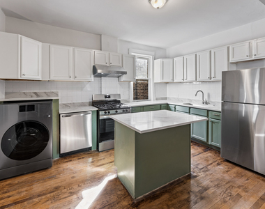 3122 W Fullerton Street - Photo Thumbnail 7