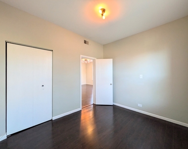 1067 W Argyle Street - Photo Thumbnail 6