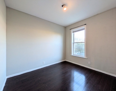 1067 W Argyle Street - Photo Thumbnail 10