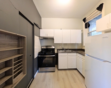 1067 W Argyle Street - Photo Thumbnail 3