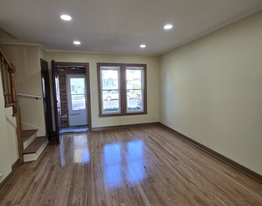 5157 W Ainslie Street - Photo Thumbnail 3