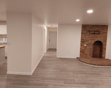 1578 Dover - Photo Thumbnail 7