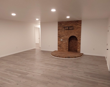 1578 Dover - Photo Thumbnail 6