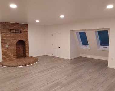 1578 Dover - Photo Thumbnail 9