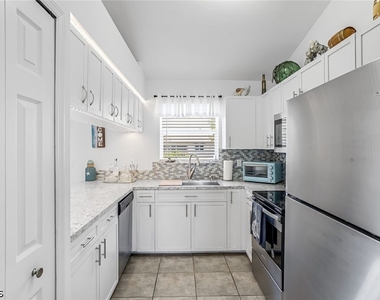 3518 Sw 8th Court - Photo Thumbnail 8