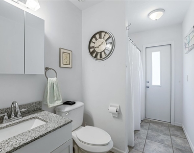 3518 Sw 8th Court - Photo Thumbnail 15