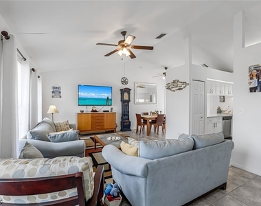 3518 Sw 8th Court - Photo Thumbnail 4