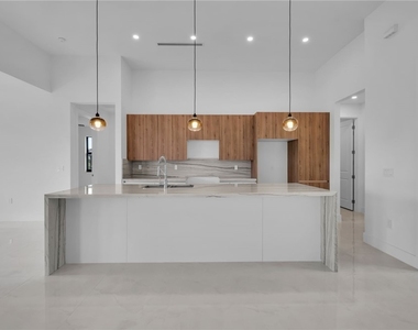 2234 Nw 6th Terrace - Photo Thumbnail 3