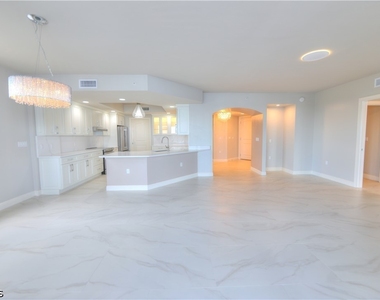 2090 W First Street - Photo Thumbnail 12