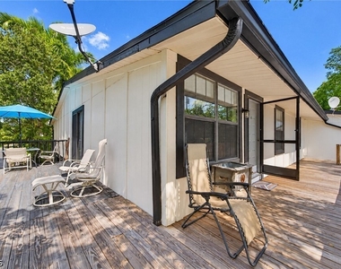 2531 Estey Avenue - Photo Thumbnail 23