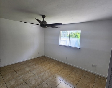 903 Se 23rd Place - Photo Thumbnail 10