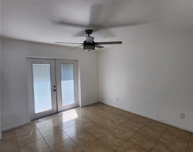 903 Se 23rd Place - Photo Thumbnail 13